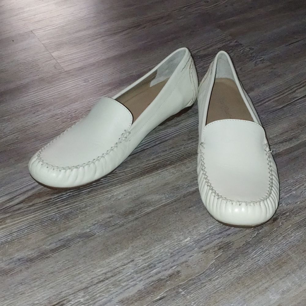 Rose Petals by walking cradles cream color leather  loafers Sz 12 N